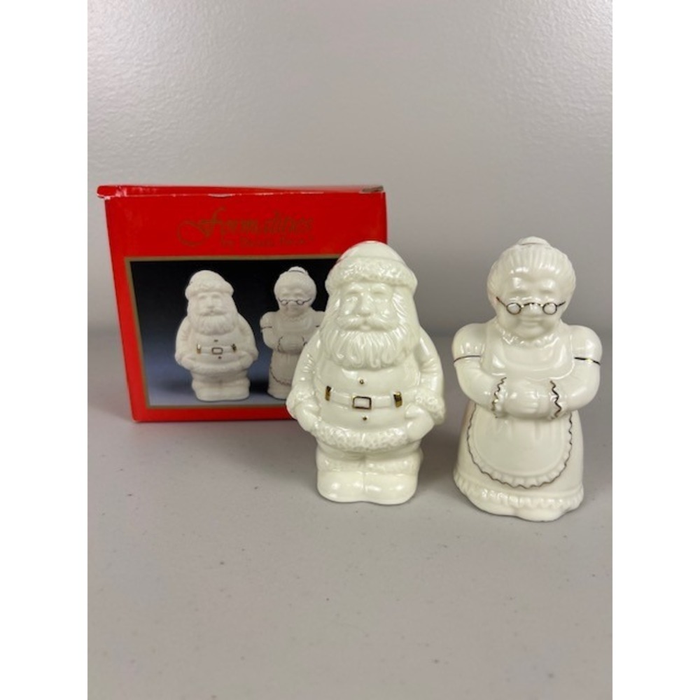 Vintage Ceramic Baum Bros Mrs and‎ Santa Claus Salt and Pepper Shakers Gold Trim